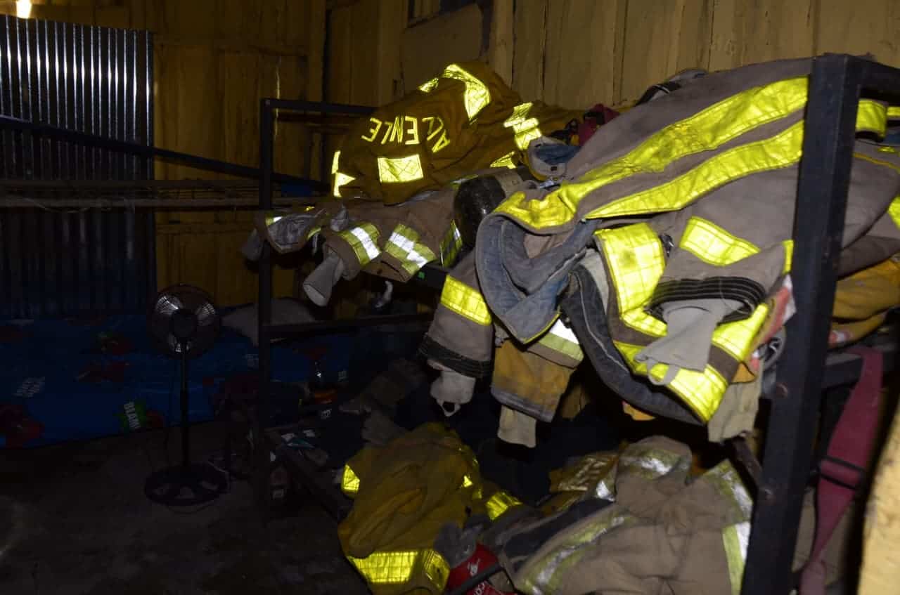 Los bomberos de Jicomé tienen recursos limitados para atender las emergencias. 