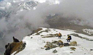 Aparecen los cuerpos de cinco alpinistas desaparecidos en Nepal el año pasado