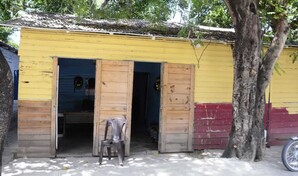 Bomberos de Jicomé, entre el riesgo de desalojo y el deterioro de cuartel que amenaza su seguridad