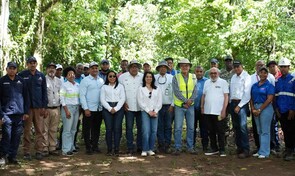 Ministerio de Energ&iacute;a y Minas realiza jornada de reforestaci&oacute;n y limpieza en Cotu&iacute;