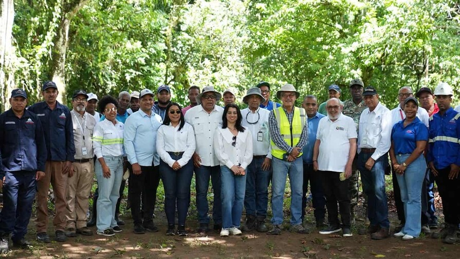 Ministerio de Energía y Minas realiza jornada de reforestación y limpieza en Cotuí