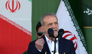 Pezeshkian dice que Ir&aacute;n afronta una "guerra total" y reconoce las dificultades econ&oacute;micas