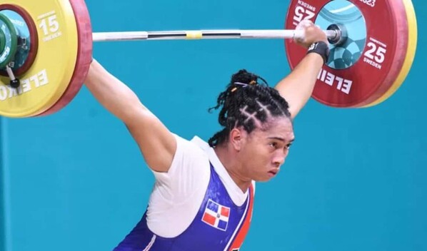 Yudelina Mej&iacute;a encabeza una brillante jornada para las pesistas dominicanas