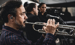 &Aacute;ngel Fern&aacute;ndez regresa a sus ra&iacute;ces con "La misma canci&oacute;n, Vol. 1"