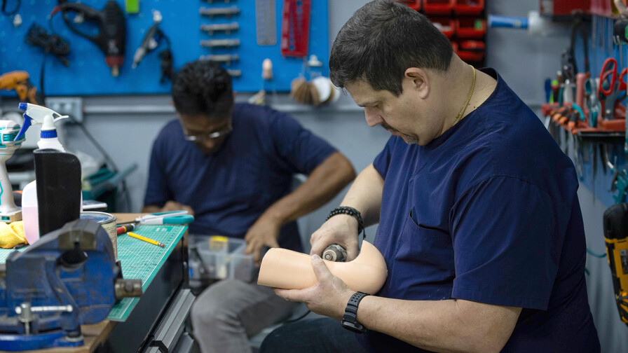 El reto de dotar de pr&oacute;tesis a los amputados de los terremotos en Venezuela