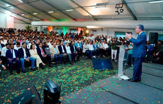 Leonel Fern&aacute;ndez juramenta nuevos miembros en la Fuerza del Pueblo
