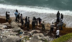 Hallan cad&aacute;ver de una mujer flotando a orillas del mar en Los Blancos de Barahona