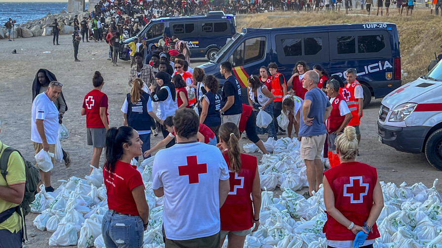 Playa del Trampolín de Ceuta, campamento improvisado donde 1,500 migrantes rehacen su vida Playa del Trampolín de Ceuta, campamento improvisado donde 1,500 migrantes rehacen su vida