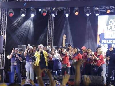 Celebración en parque Eugenio María de Hostos por centroamericanos