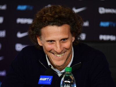 Diego Forlán asume el "privilegio" de ser DT interino de Uruguay
