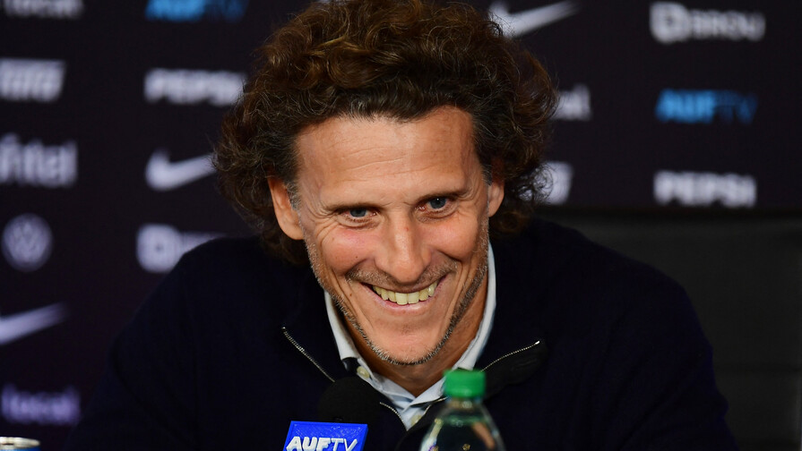 Forlán asume el privilegio de ser DT interino de Uruguay