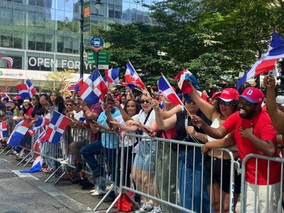 El Empire State Building se ilumina por desfile dominicano