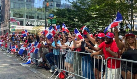 El Empire State Building se uni&oacute; a la celebraci&oacute;n del 44 desfile dominicano en Nueva York