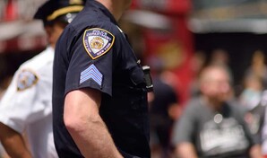 Hombre muere tras recibir un disparo en la cabeza frente a su casa en El Bronx