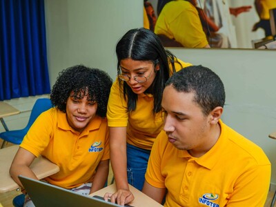 Estudiantes dominicanos apuestan por carreras de programación