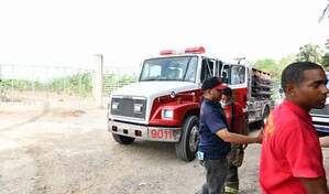 Incendio en vertedero de Espaillat afecta varias comunidades y extiende humareda hasta Santiago