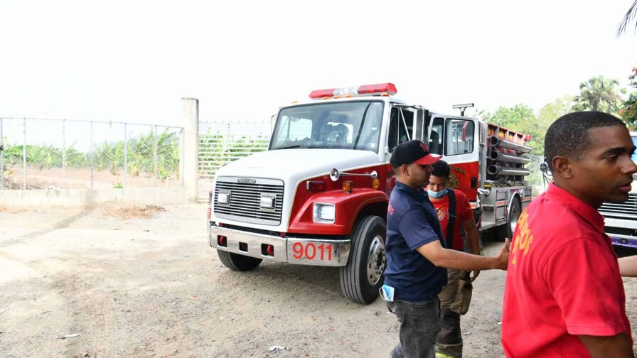 Incendio en vertedero de Espaillat afecta varias comunidades y extiende humareda hasta Santiago
