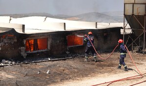 Grecia lucha contra nuevo incendio cerca de Atenas avivado por fuertes vientos