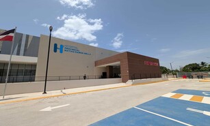 Directora de hospital en Dajab&oacute;n responde a denuncias de falta de higiene y anuncia m&aacute;s personal