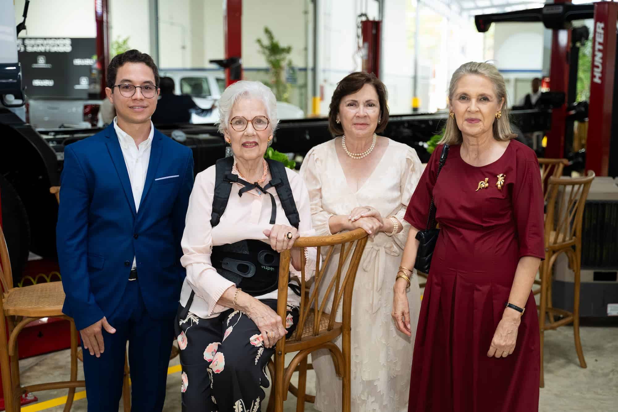 Simón Ozcoidi, Julia Cabral de Thomén, Georgia Anne Reid y Clara Reid.