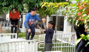 Clases de parkour ayudan a adultos mayores de Singapur