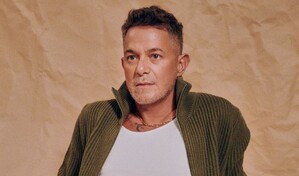 Alejandro Sanz y Eden Mu&ntilde;oz unen sus voces en "Yo era poes&iacute;a"