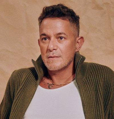 Alejandro Sanz y Eden Mu&ntilde;oz unen sus voces en "Yo era poes&iacute;a"