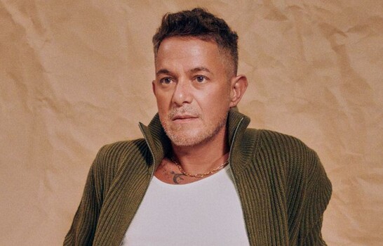 Alejandro Sanz y Eden Mu&ntilde;oz unen sus voces en "Yo era poes&iacute;a"