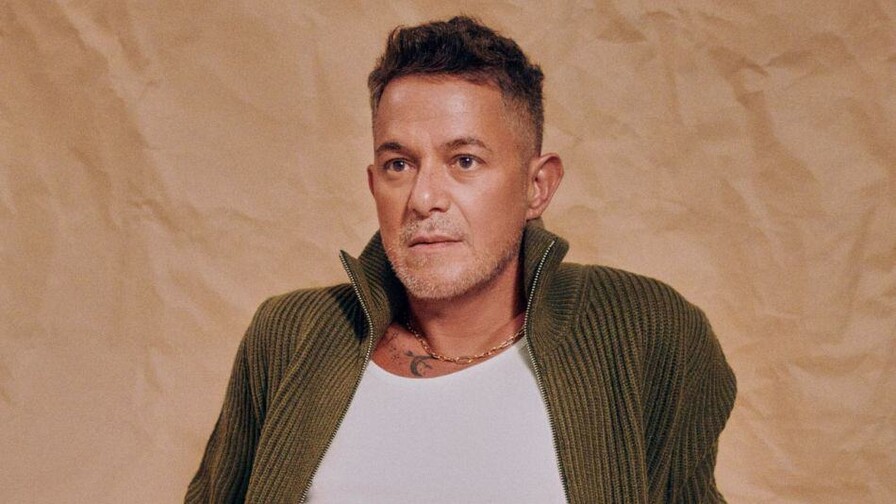 Alejandro Sanz y Eden Mu&ntilde;oz unen sus voces en "Yo era poes&iacute;a"