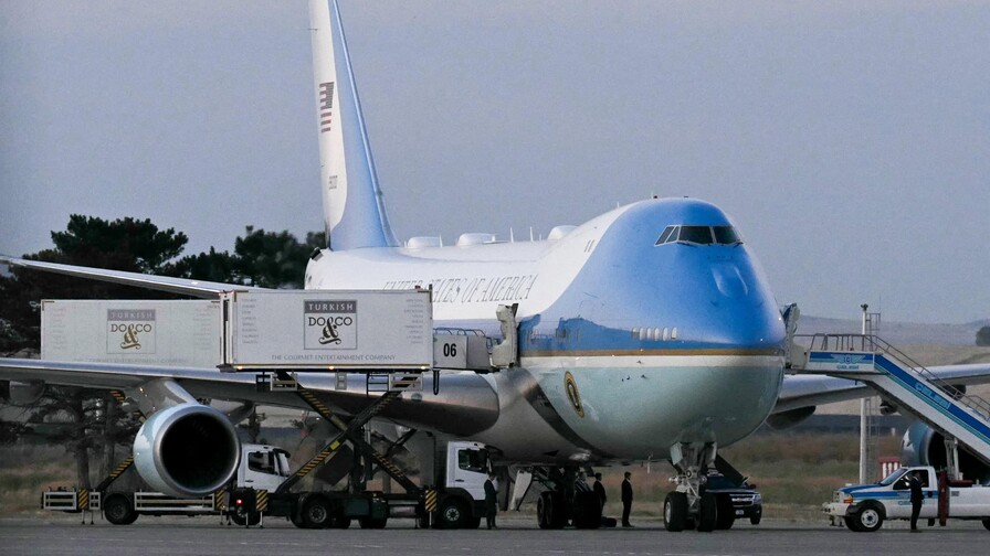 Trump desata polémica al usar como señuelo un avión con periodistas ante una amenaza iraní Trump desata polémica al usar como señuelo un avión con periodistas ante una amenaza iraní