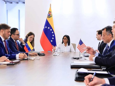 Delcy Rodríguez se reúne con delegación del Departamento del Tesoro