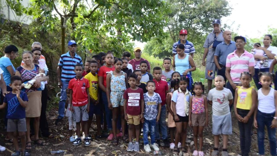 Falta de plantel pone en riesgo el inicio del año escolar para unos 90 niños en Santiago Falta de plantel pone en riesgo el inicio del año escolar para unos 90 niños en Santiago