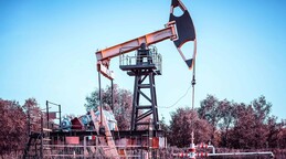 El petr&oacute;leo de Texas sube el 2.33 %, tras las declaraciones de Bessent sobre Ir&aacute;n