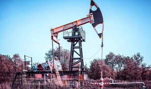 El petr&oacute;leo se dispara por las exigencias de Estados Unidos e Ir&aacute;n