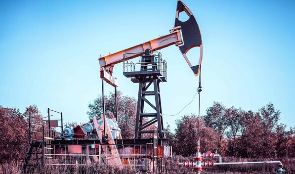 El petr&oacute;leo de Texas sube el 2.33 %, tras las declaraciones de Bessent sobre Ir&aacute;n