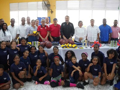 Inefi remoza canchas en la zona de Hato Mayor