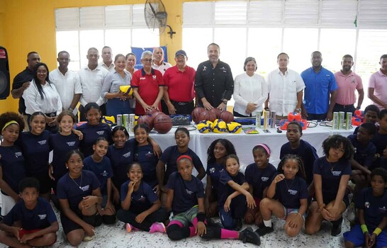 Inefi remoza canchas en Hato Mayor
