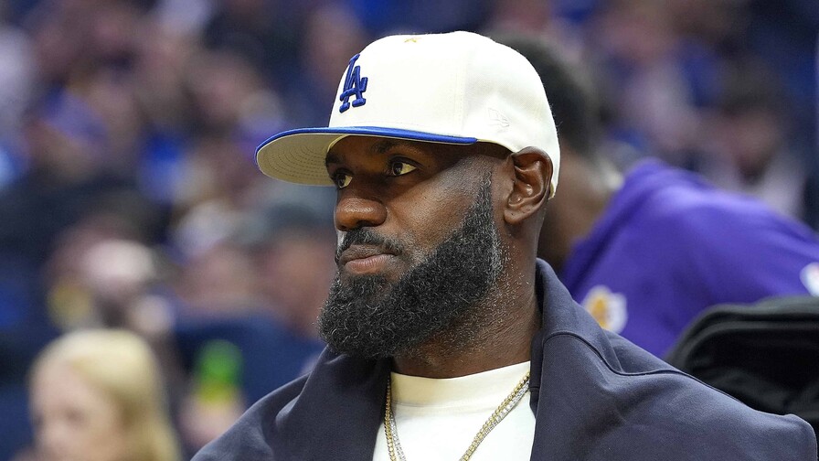 LeBron James debutará con los Sixers contra los Knicks en el Madison Square Garden LeBron James debutará con los Sixers contra los Knicks en el Madison Square Garden