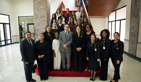 Estudiantes meritorios de la di&aacute;spora dominicana en Espa&ntilde;a recorren el pa&iacute;s en un viaje de aprendizaje