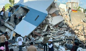 Socorristas buscan sobrevivientes del potente terremoto en Colombia