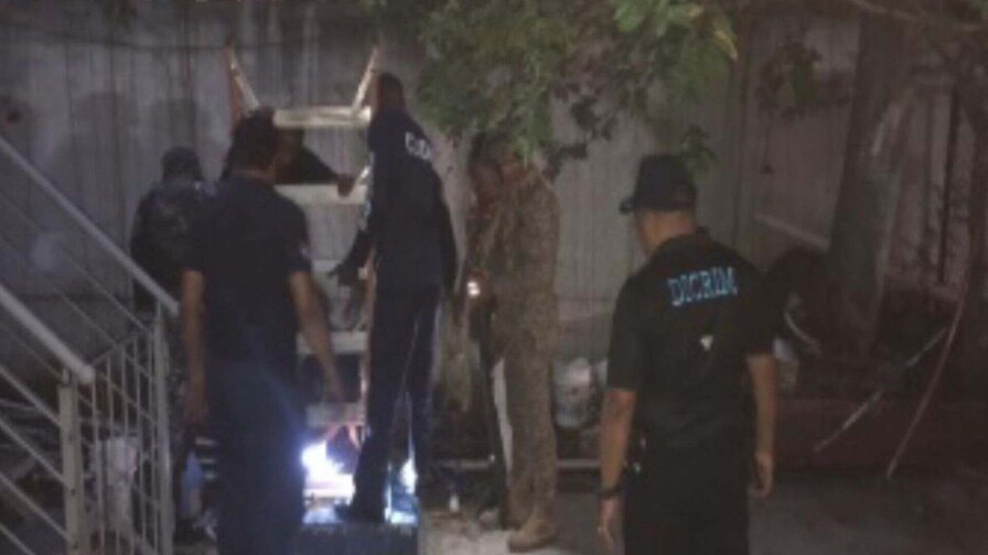 Rescatan con vida a dos hombres que se encontraban inconscientes dentro de una cisterna Rescatan con vida a dos hombres que se encontraban inconscientes dentro de una cisterna
