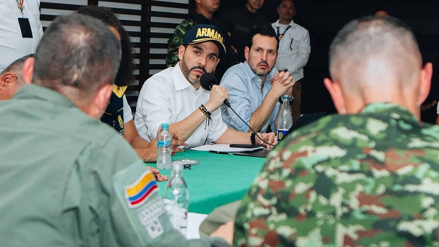 Ejército colombiano despliega más de 180 rescatistas para buscar víctimas entre escombros Ejército colombiano despliega más de 180 rescatistas para buscar víctimas entre escombros