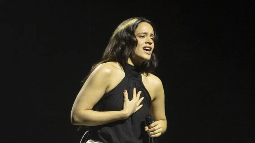 Rosalía bromea en Río sobre las relaciones abiertas: Piden fuego y no aguantan el calor Rosalía bromea en Río sobre las relaciones abiertas: Piden fuego y no aguantan el calor