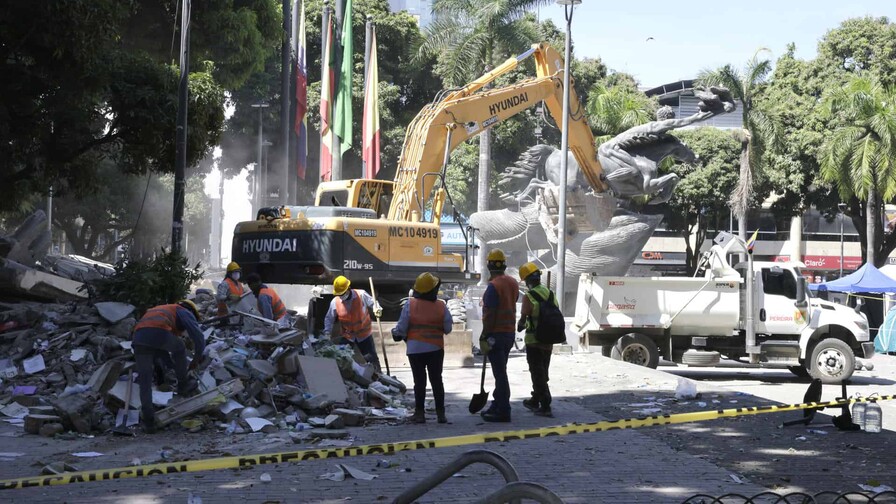 Al menos 240 muertos en cuatro regiones de Colombia por el terremoto Al menos 240 muertos en cuatro regiones de Colombia por el terremoto