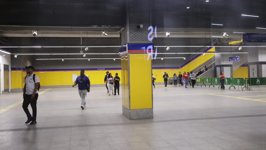 Ahora es más rápido": usuarios valoran primer día sin transbordo en el metro hacia Los Alcarrizos Ahora es más rápido": usuarios valoran primer día sin transbordo en el metro hacia Los Alcarrizos