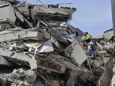 Trabajan para hallar sobrevivientes del terremoto en Colombia