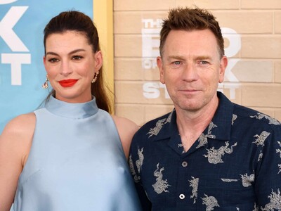 Anne Hathaway y Ewan McGregor en El final de la calle Oak