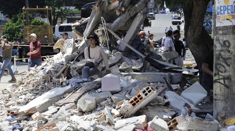 Presidente de Colombia decreta tres d&iacute;as de duelo nacional por fallecidos en el terremoto