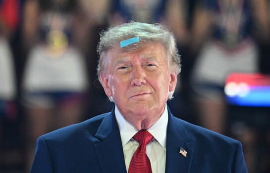 Trump celebra el fallo judicial que mantiene sus aranceles sobre mercanc&iacute;as de bajo valor