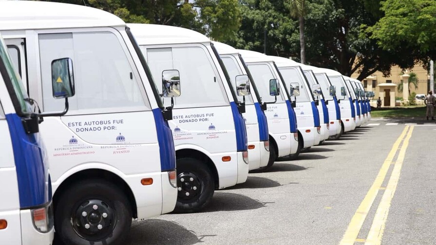 Gobierno entrega 40 autobuses para estudiantes universitarios y ponen en marcha programa Turno Gobierno entrega 40 autobuses para estudiantes universitarios y ponen en marcha programa Turno